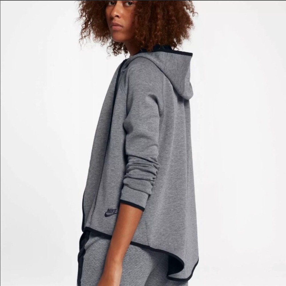 Nike Sportswear Women’s Tech Hooded Cape Jacket